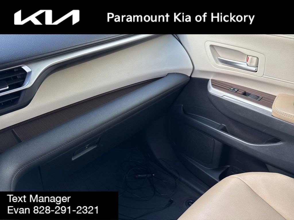 Used 2021 Toyota Sienna XLE image 28