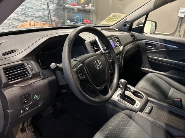 Used 2017 Honda Ridgeline RT image 2
