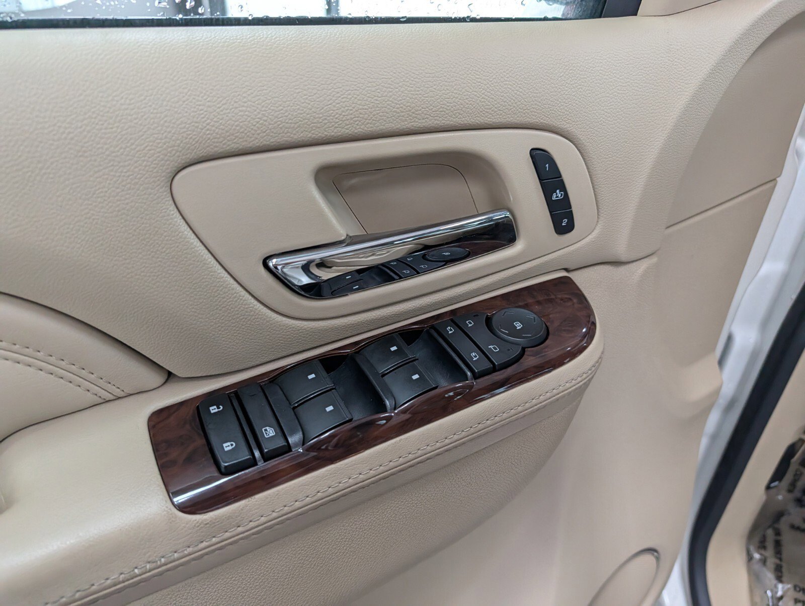 Used 2013 Cadillac Escalade Luxury AWD/4WD image 15