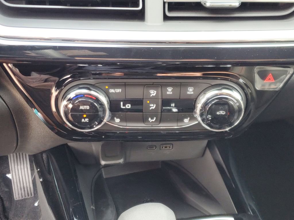 New 2026 Chevrolet Trax RS w/ Sunroof Package FWD image 24