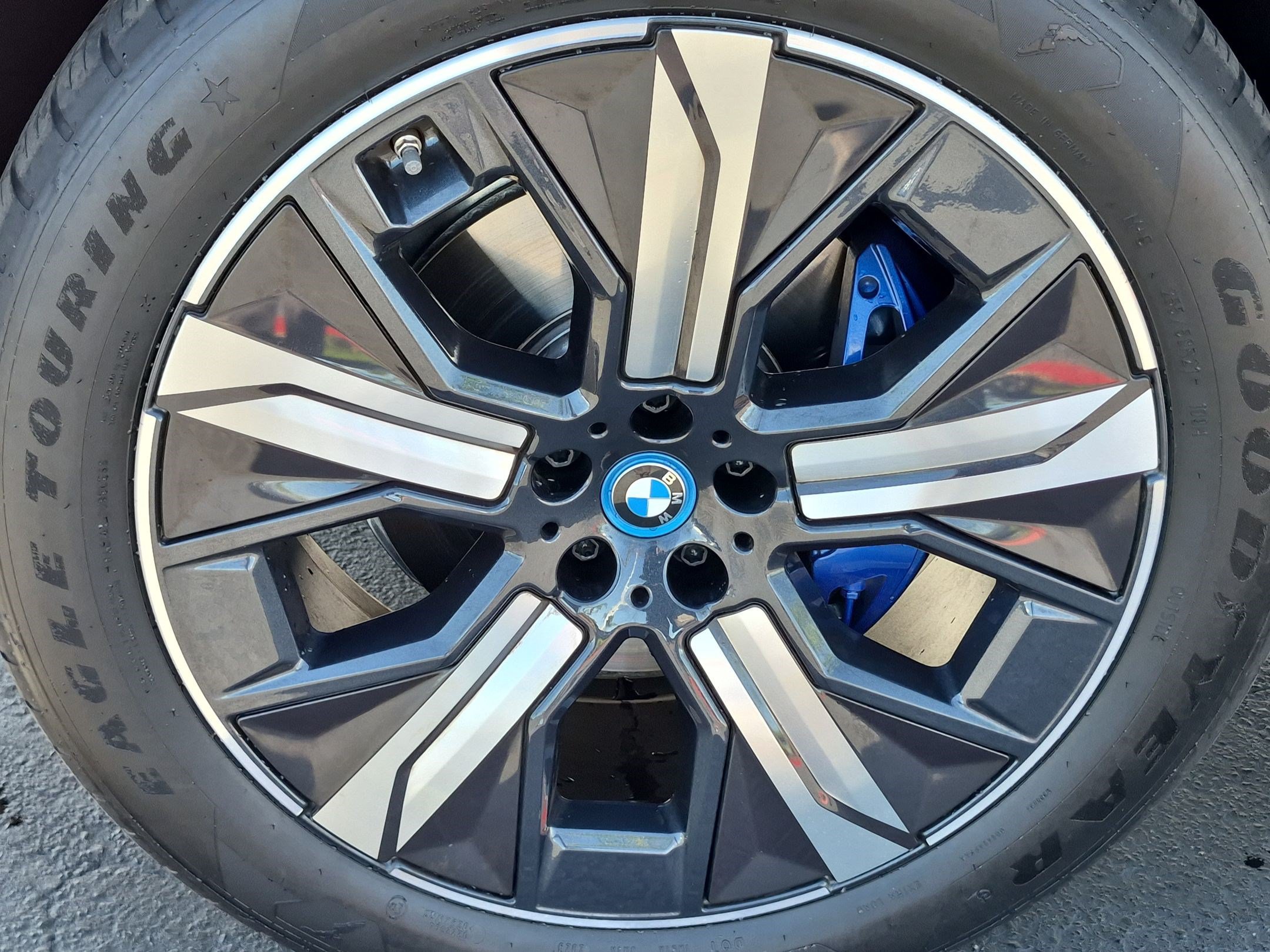 Certified 2024 BMW iX xDrive50 w/ Premium Package AWD/4WD image 13