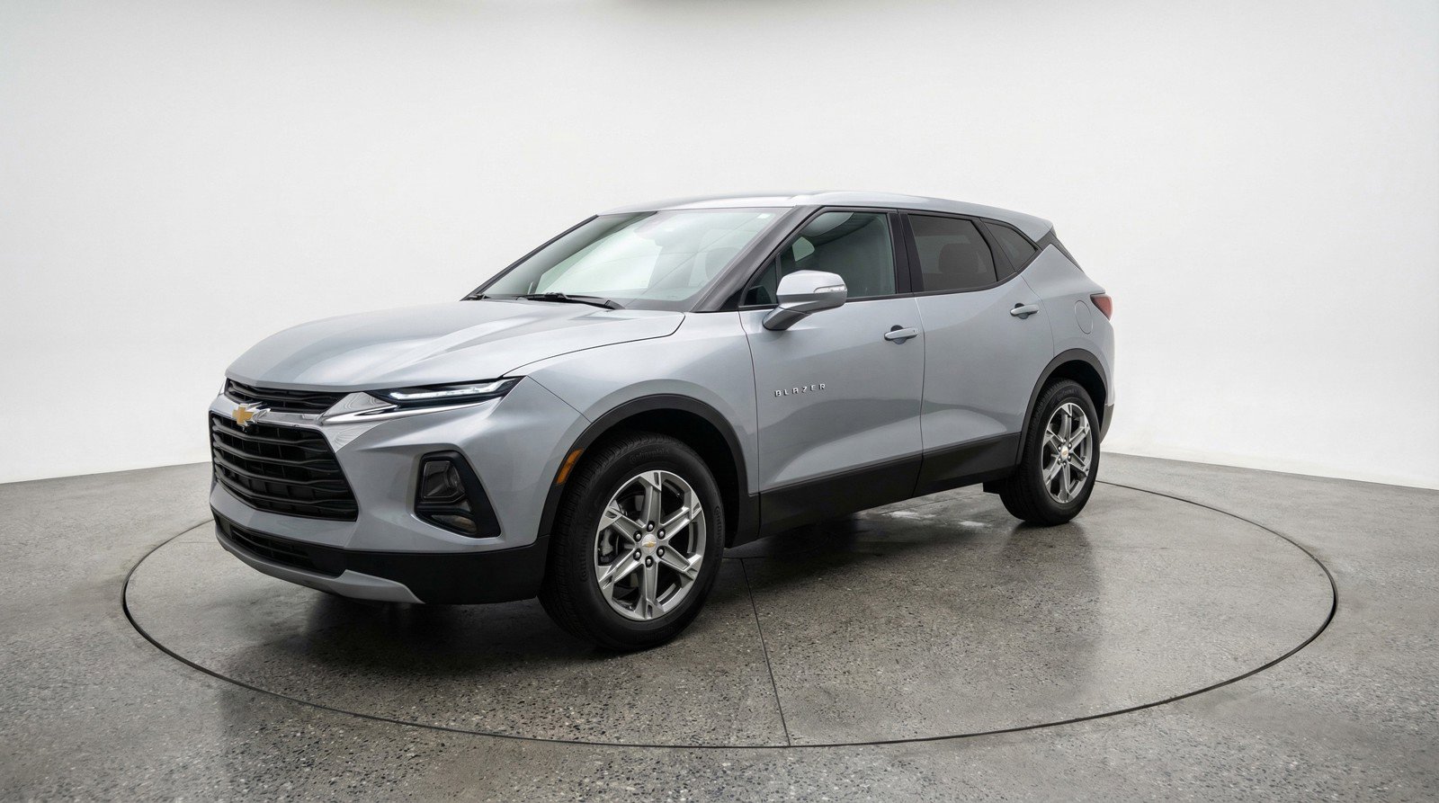 Used 2025 Chevrolet Blazer LT image 2