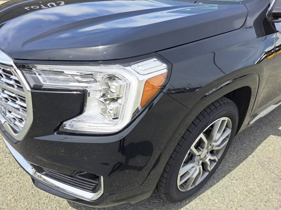 Used 2024 GMC Terrain Denali image 23