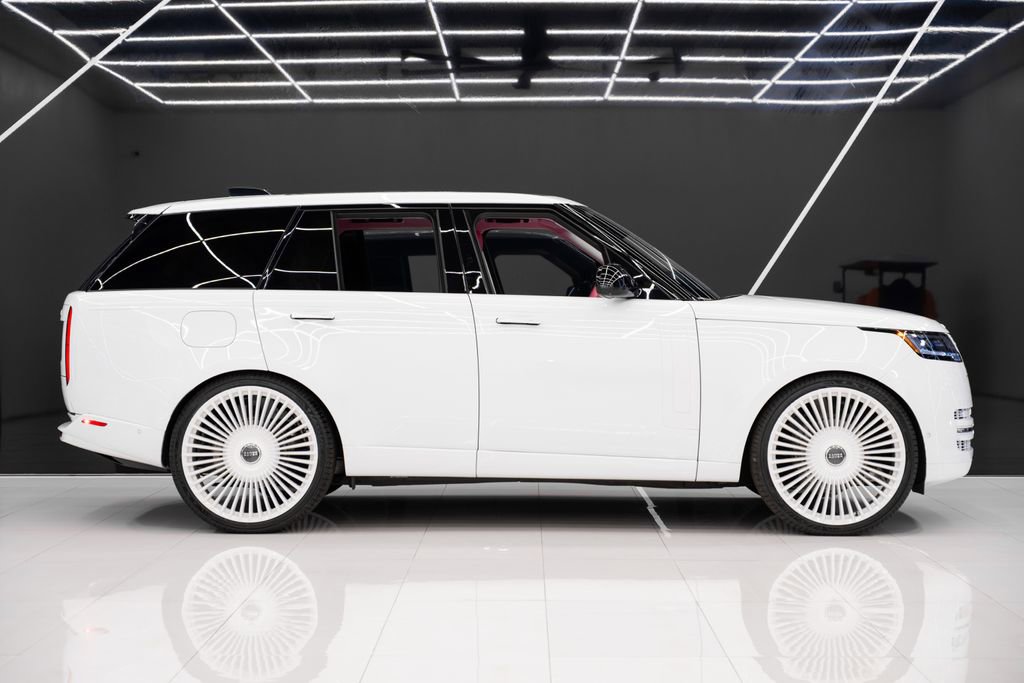 Used 2025 Land Rover Range Rover SE image 8