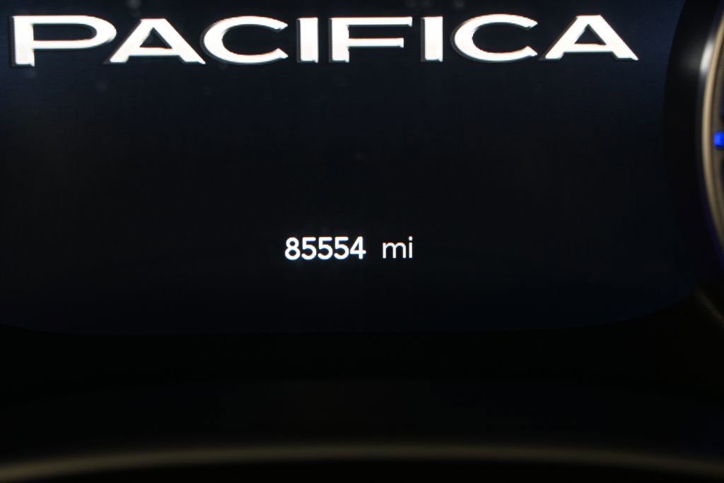 Used 2018 Chrysler Pacifica Touring-L Plus image 25