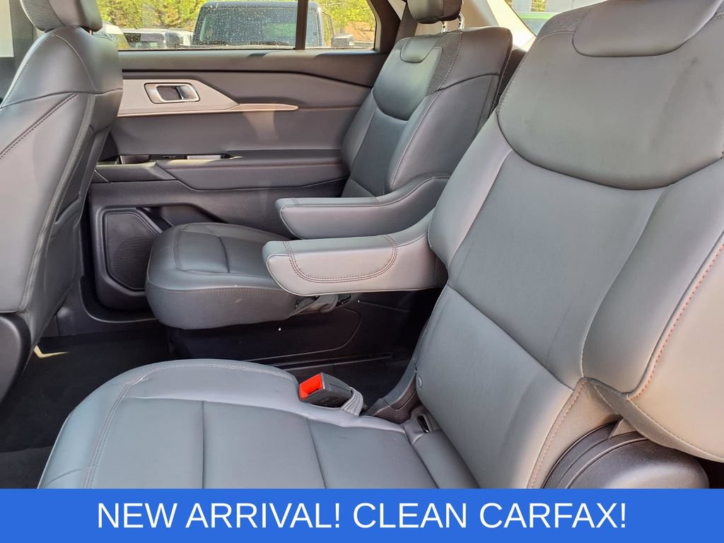 Used 2025 Ford Explorer Active w/ Active Comfort Package AWD/4WD image 7