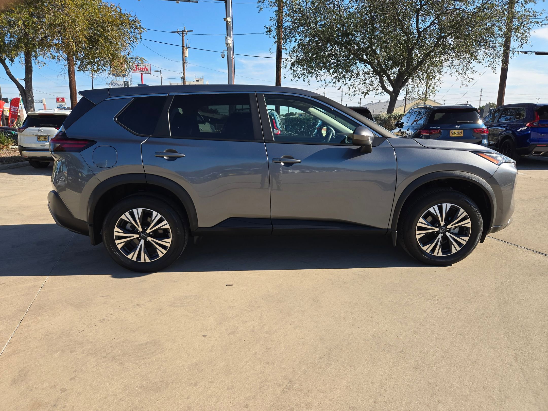 Used 2023 Nissan Rogue SV image 8
