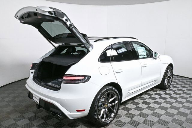 New 2026 Porsche Macan GTS image 36