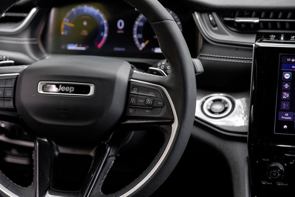 Used 2023 Jeep Grand Cherokee Altitude image 27