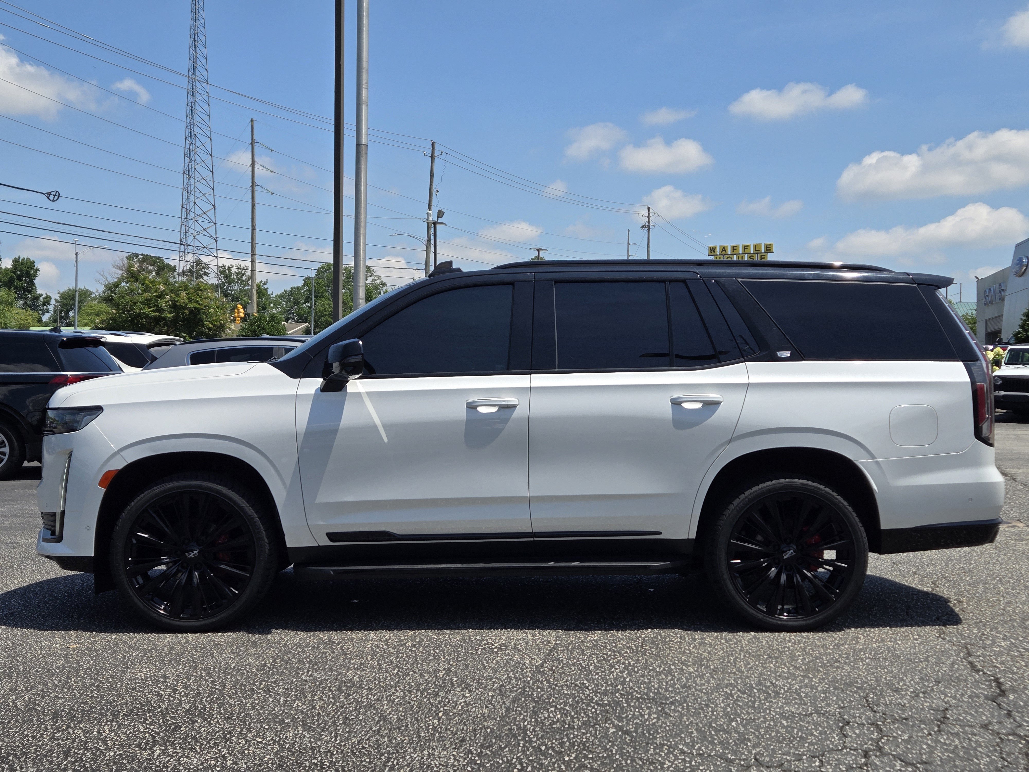 Used 2021 Cadillac Escalade Sport w/ LPO, ONYX Package RWD image 12