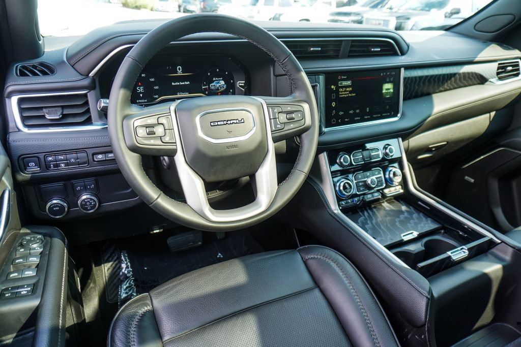 Used 2024 GMC Yukon XL Denali RWD image 12