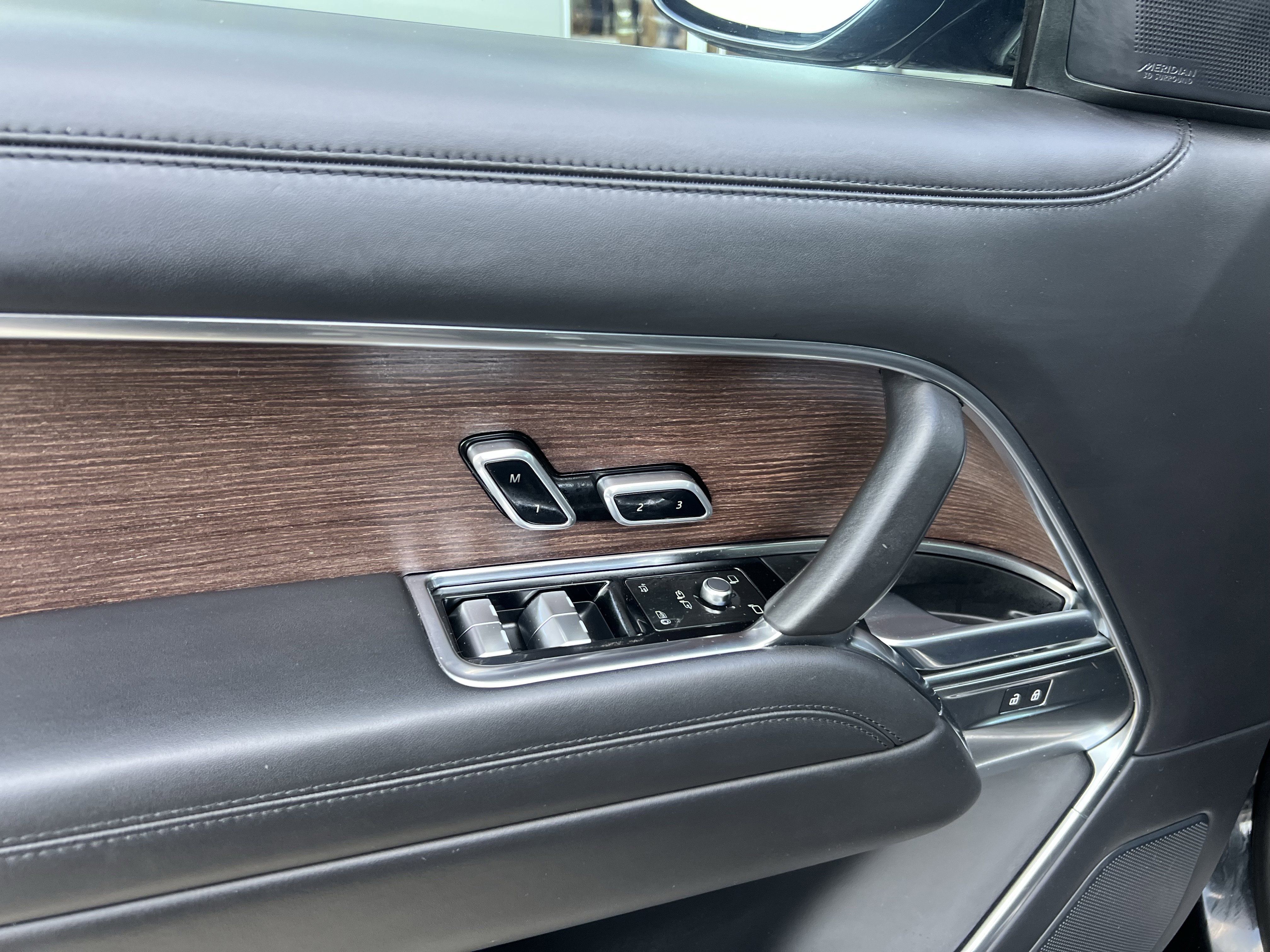 Certified 2023 Land Rover Range Rover SE image 16