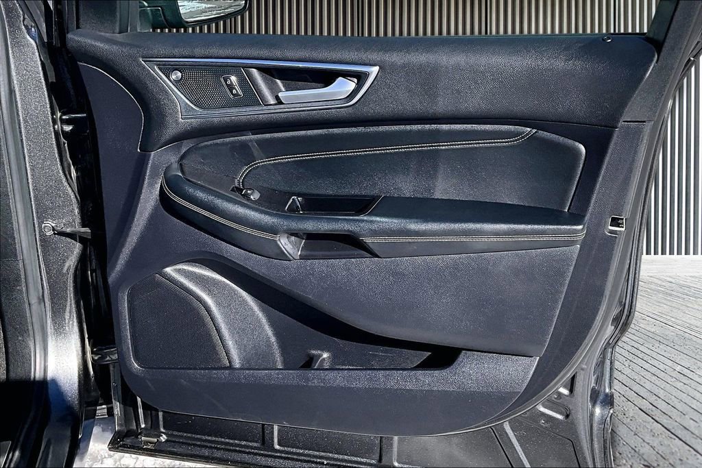 Used 2020 Ford Edge Titanium w/ Class II Trailer Tow Package image 25