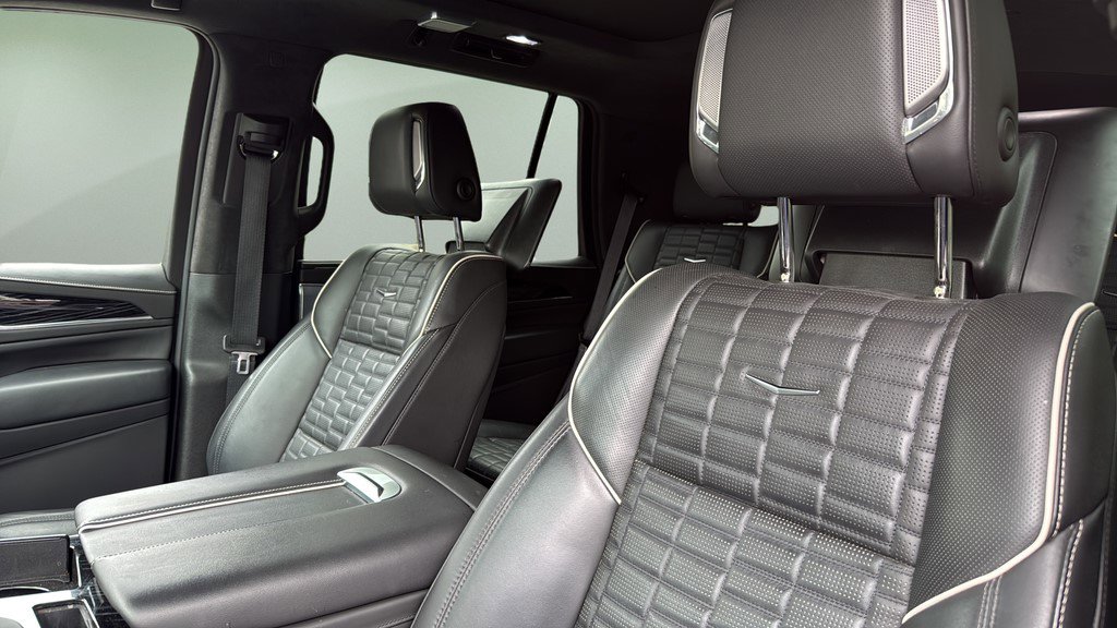Certified 2023 Cadillac Escalade V w/ LPO, ONYX Package AWD/4WD image 14