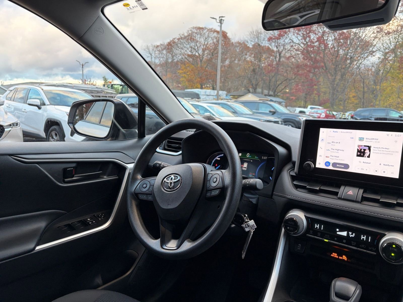 Used 2025 Toyota RAV4 LE image 33