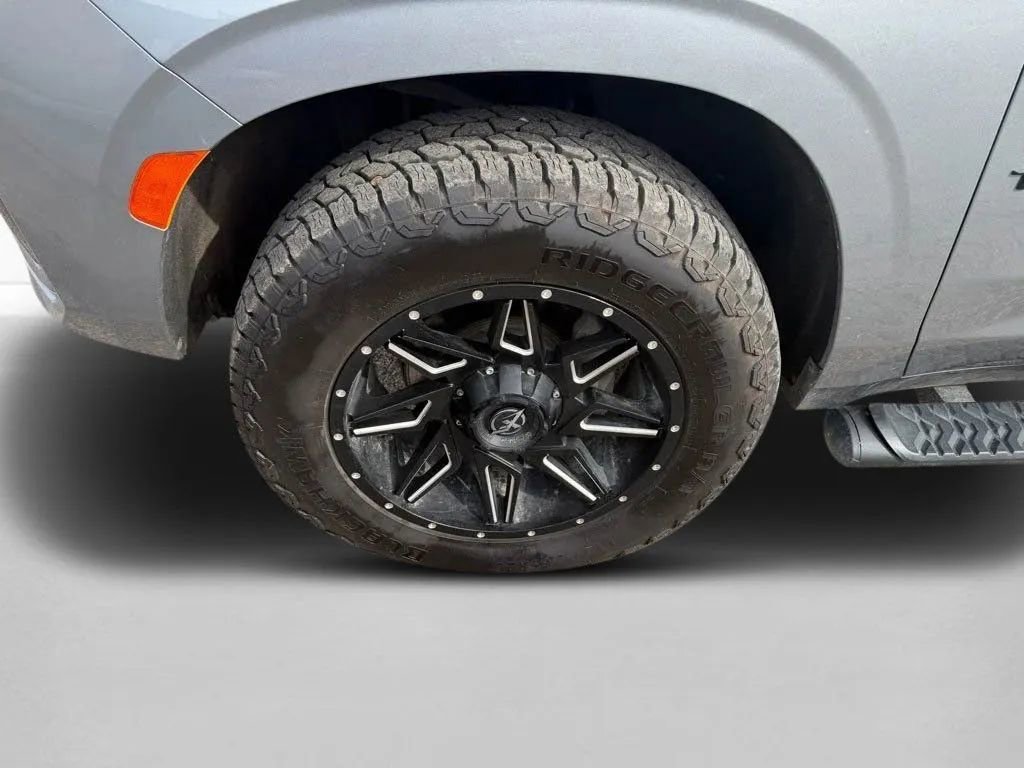 Used 2023 Chevrolet Tahoe Z71 w/ Luxury Package AWD/4WD image 39