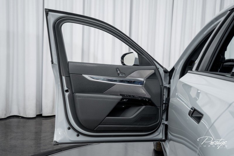 Used 2023 BMW 740i w/ Parking Assistance Package image 24