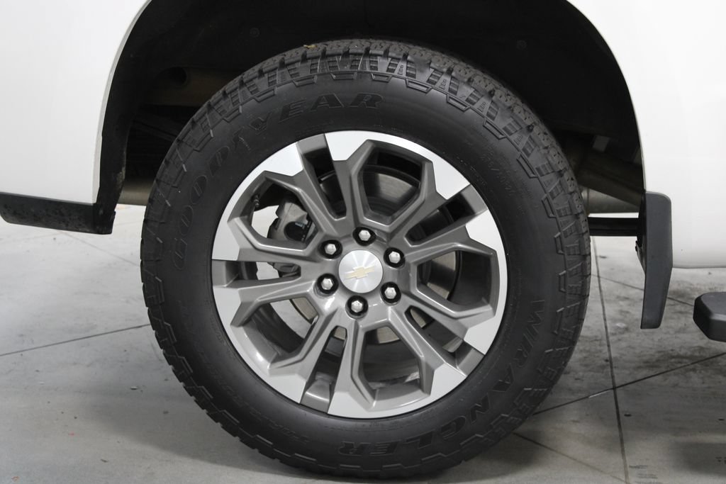 Used 2024 Chevrolet Silverado 1500 High Country w/ Technology Package AWD/4WD image 16