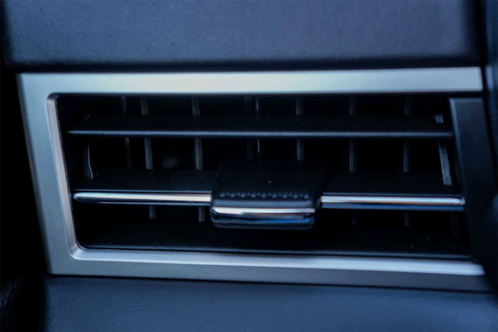 Used 2024 Mitsubishi Outlander SE image 28