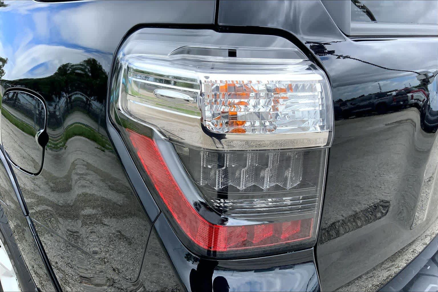 Used 2023 Toyota 4Runner SR5 AWD/4WD image 28