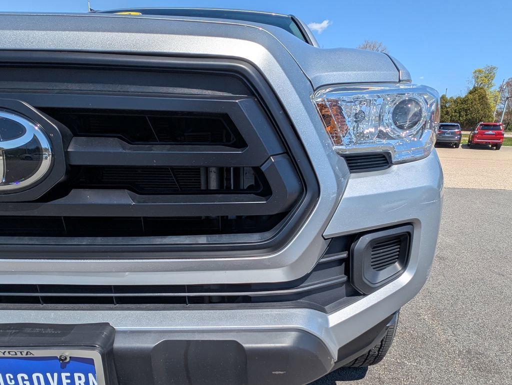 Used 2022 Toyota Tacoma SR AWD/4WD image 11