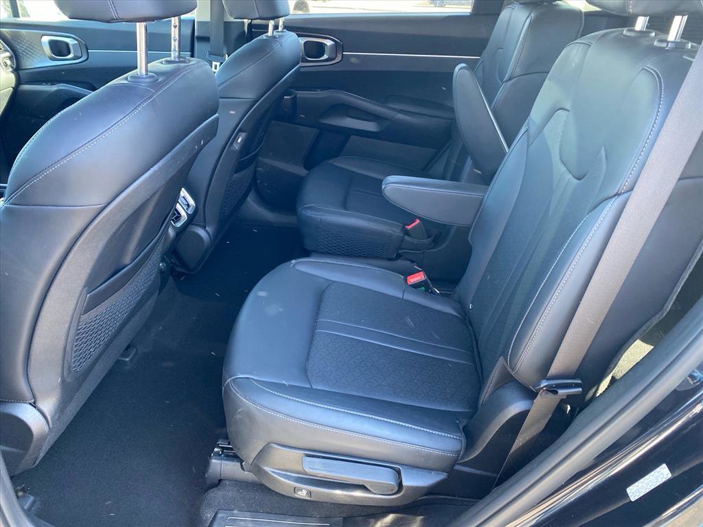 Certified 2023 Kia Sorento EX image 25