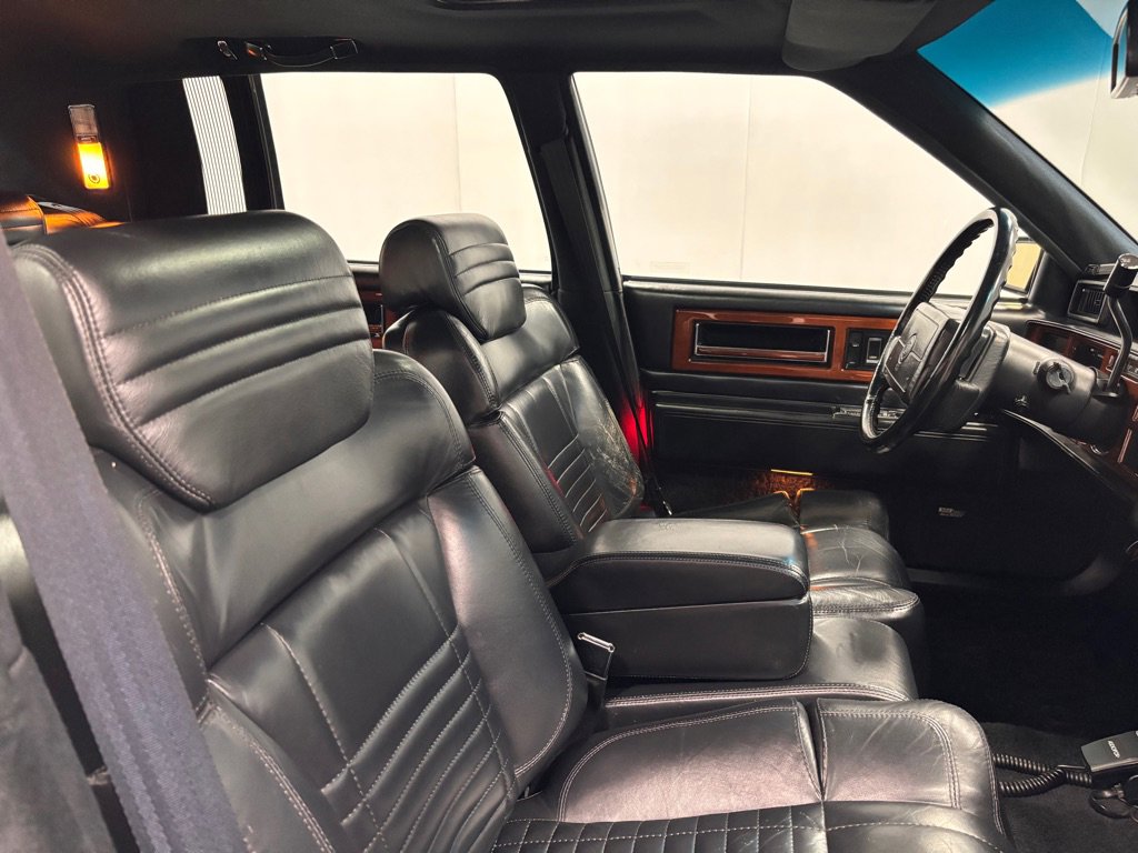 Used 1993 Cadillac Fleetwood Sedan FWD image 18