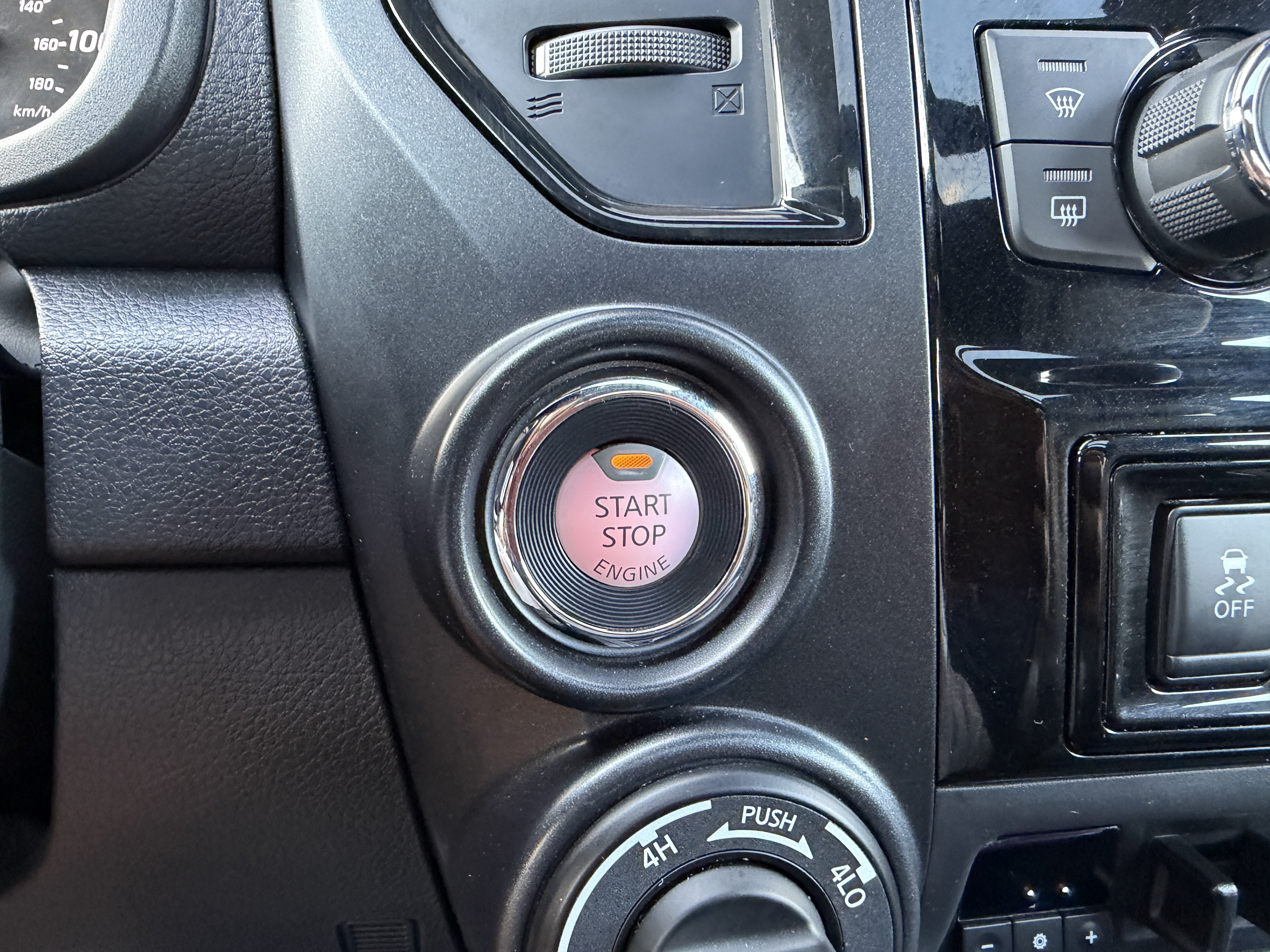 Used 2024 Nissan Titan PRO-4X w/ Pro-4x Convenience Package AWD/4WD image 20