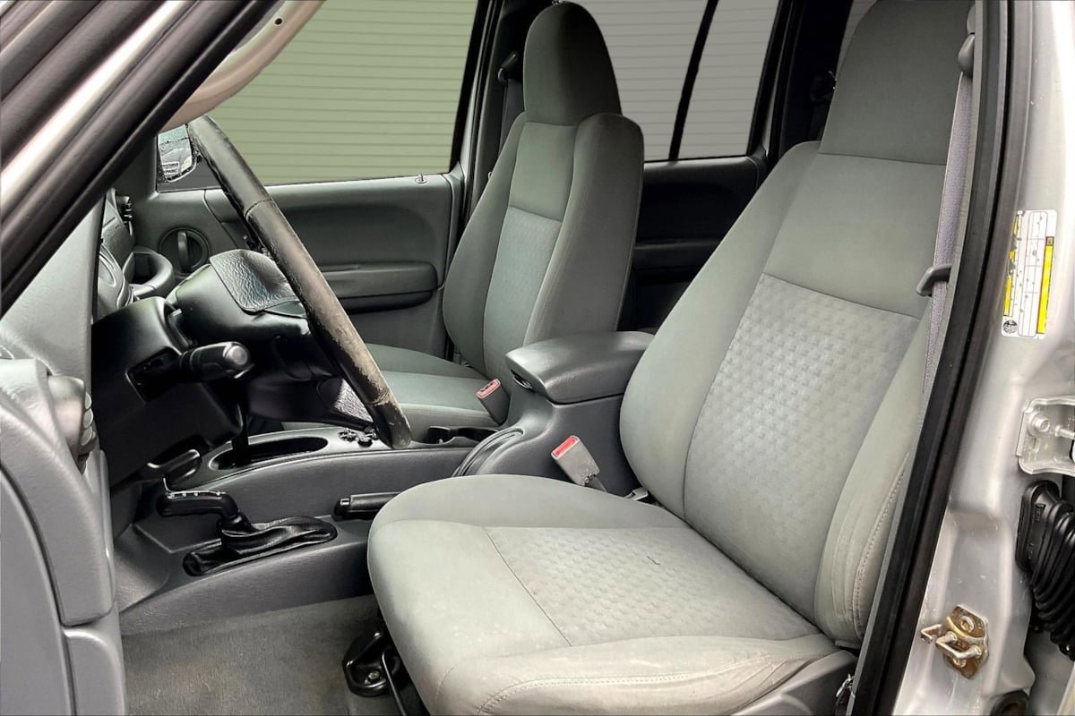 Used 2005 Jeep Liberty Sport AWD/4WD image 20