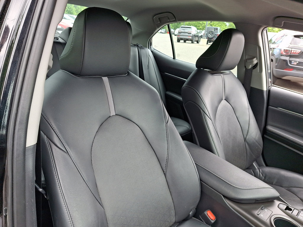 Used 2024 Toyota Camry XSE FWD image 13