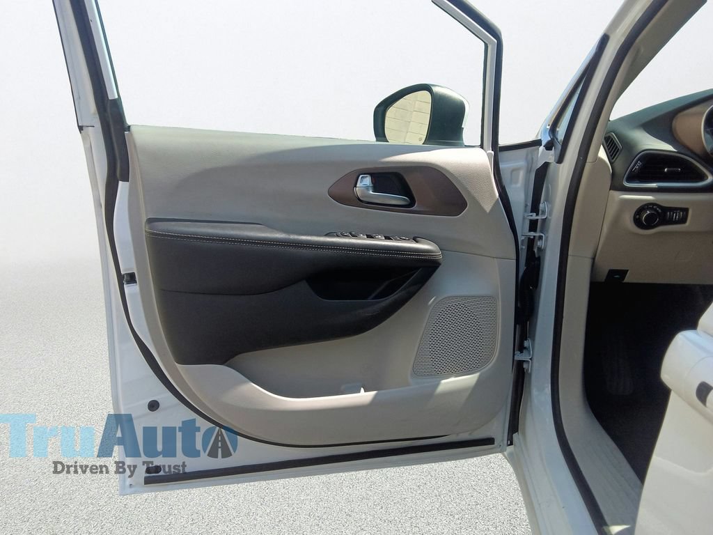 Used 2023 Chrysler Voyager LX FWD image 20