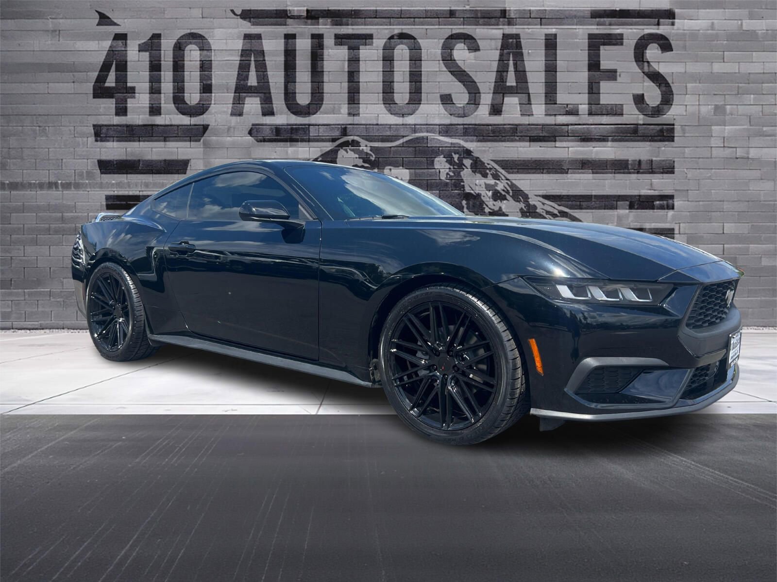 Used 2024 Ford Mustang Coupe image 1