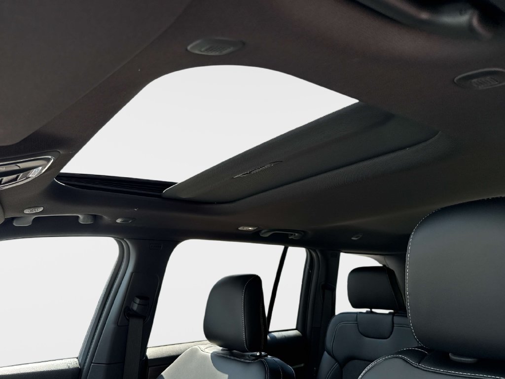 New 2027 Jeep Grand Cherokee Altitude AWD/4WD image 14