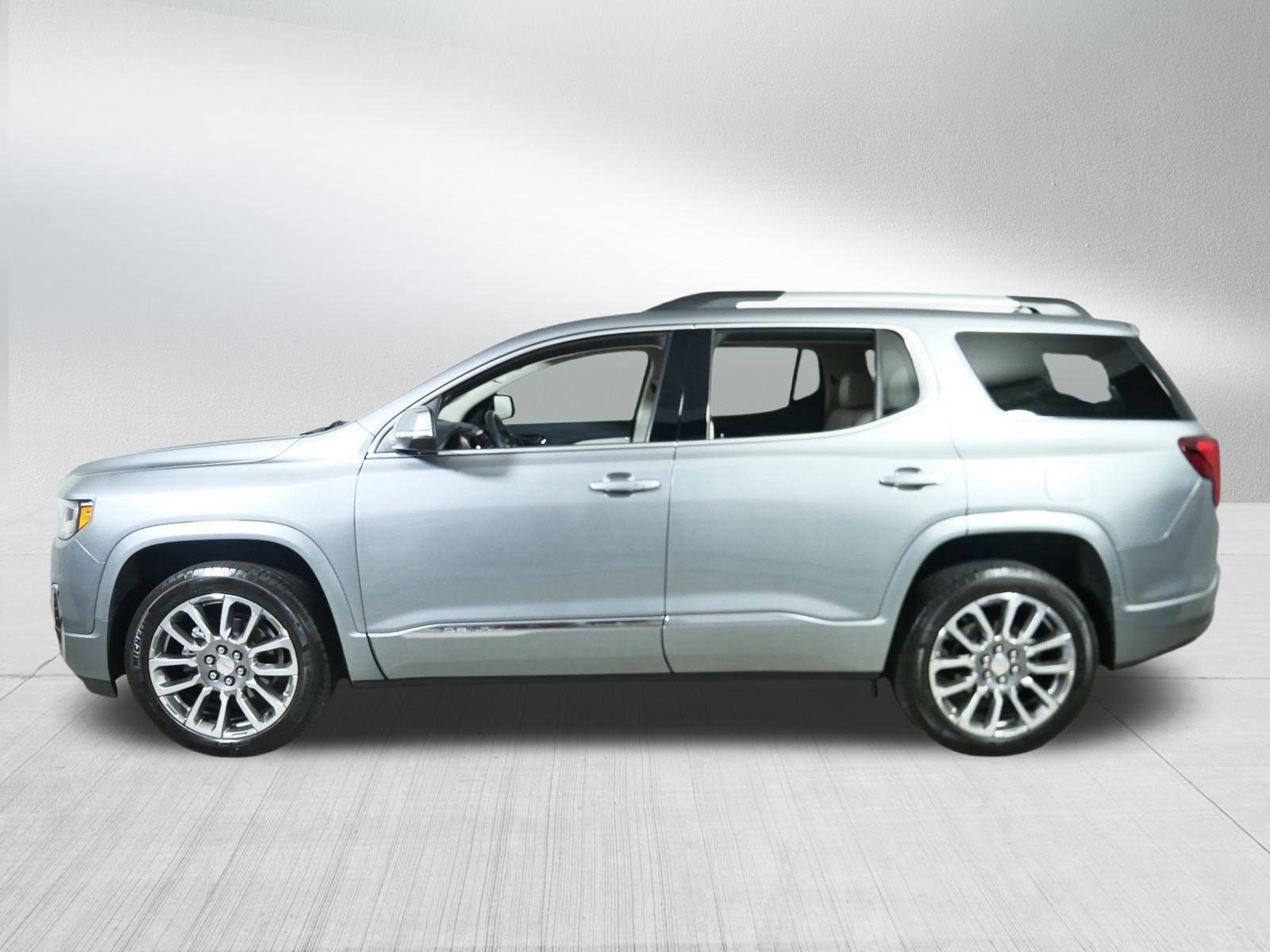 Used 2023 GMC Acadia Denali w/ Denali Ultimate Package image 4