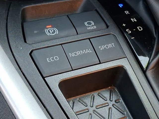 Used 2025 Toyota RAV4 XLE image 25