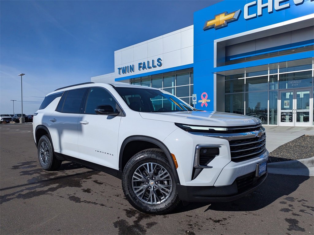 New 2026 Chevrolet Traverse LT w/ LPO, Floor Liner Package image 1