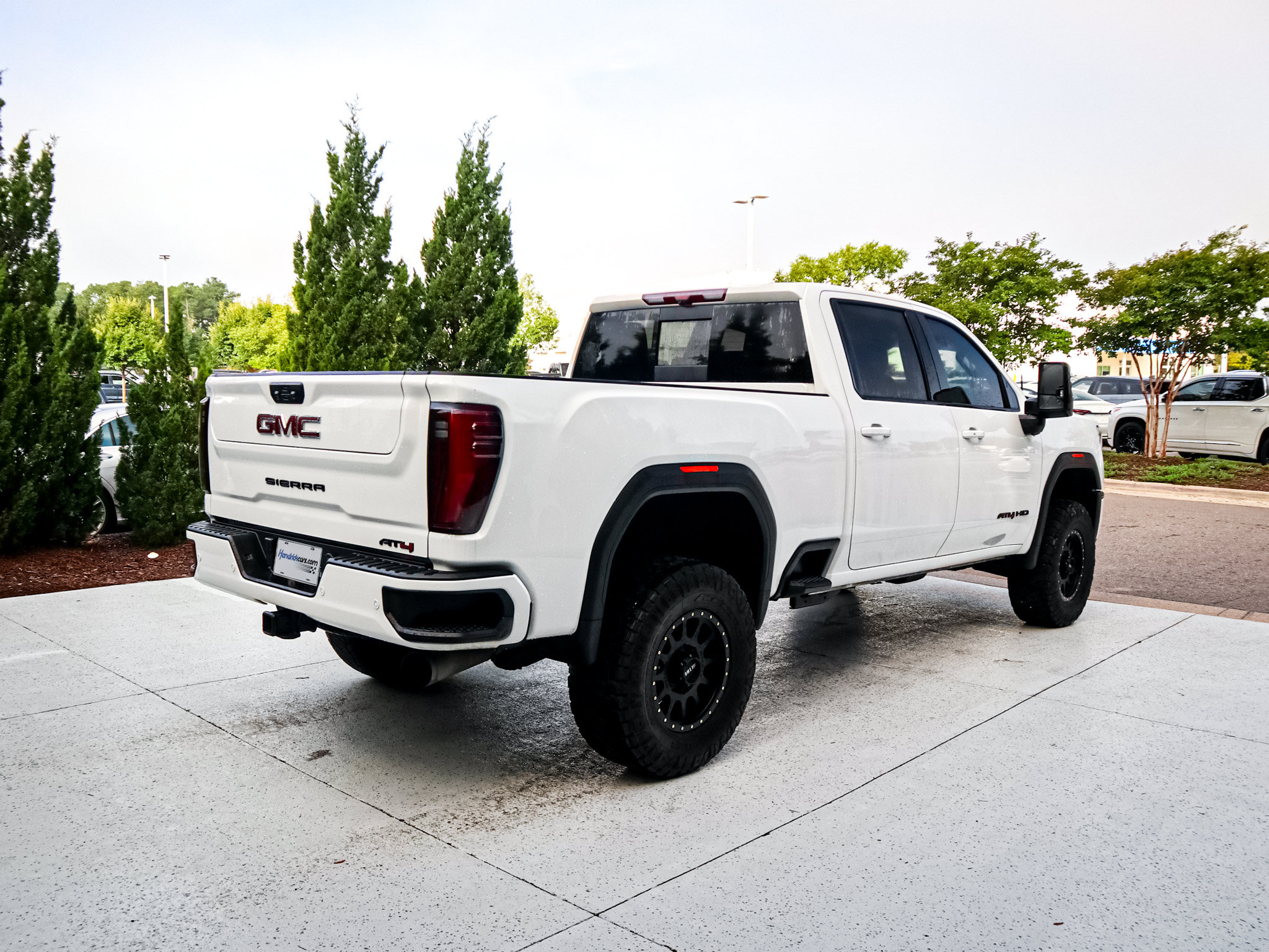 Used 2024 GMC Sierra 2500 AT4 w/ Technology Package AWD/4WD image 11