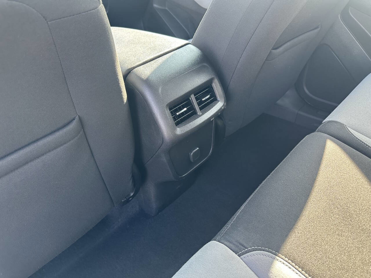 Used 2018 Chevrolet Equinox LS image 15