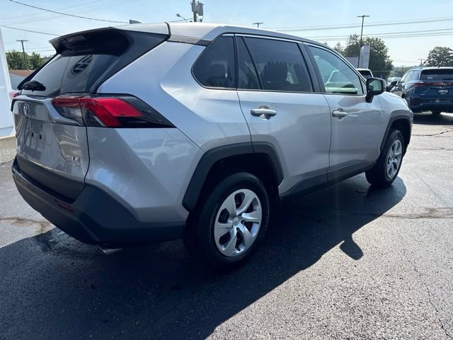 Used 2022 Toyota RAV4 LE AWD/4WD image 3