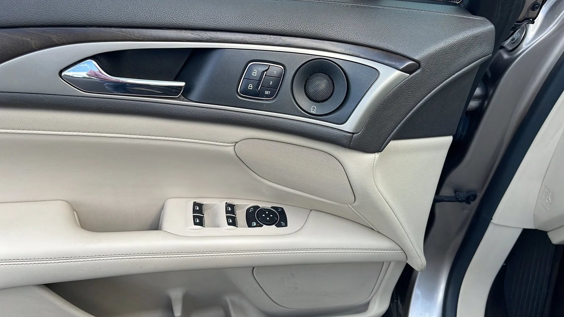 Used 2018 Lincoln MKZ Reserve FWD image 22