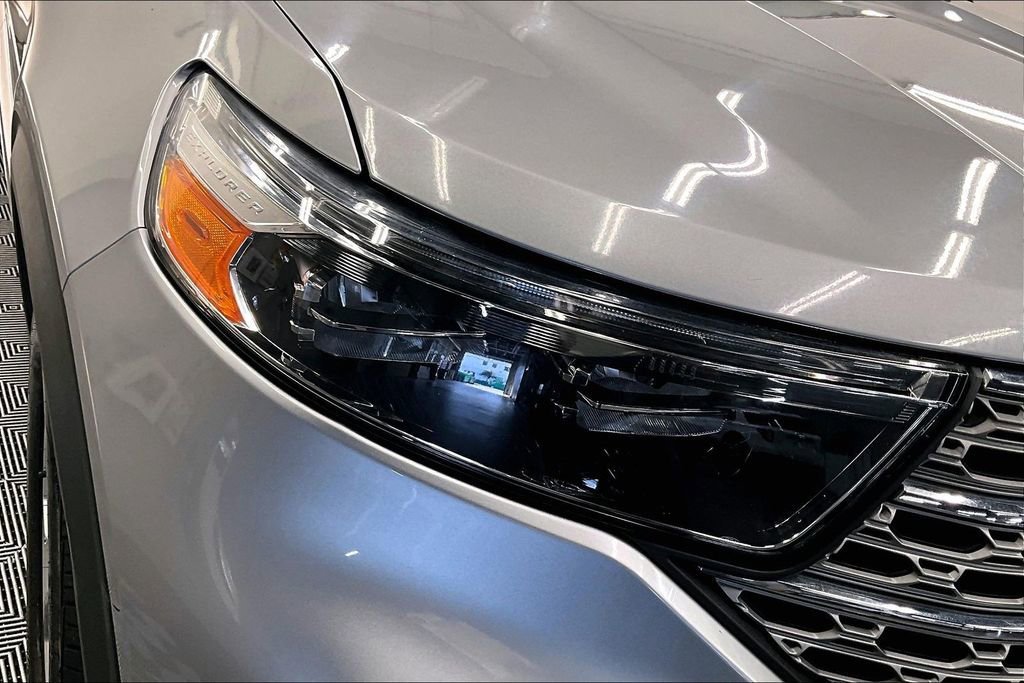 Used 2022 Ford Explorer Limited w/ Equipment Group 301A image 26