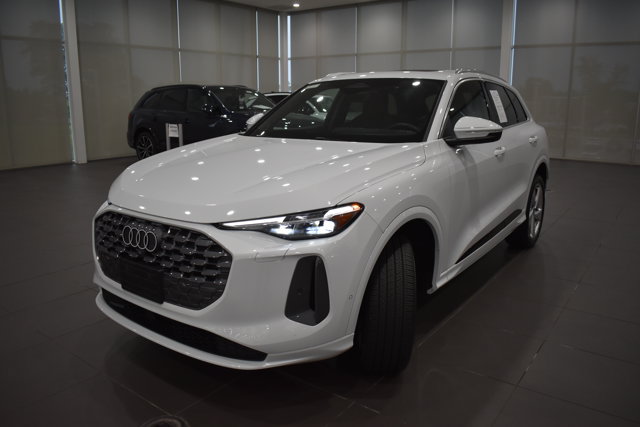 Used 2025 Audi Q5 Premium w/ Premium Plus AWD/4WD image 3