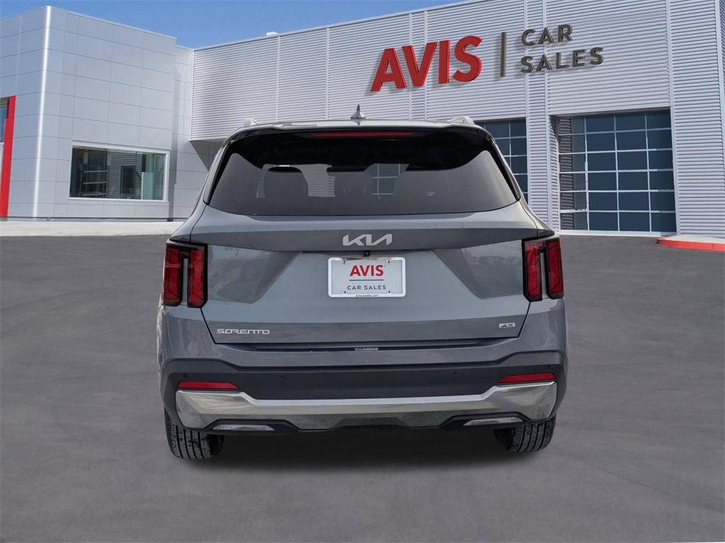 Used 2024 Kia Sorento S image 5