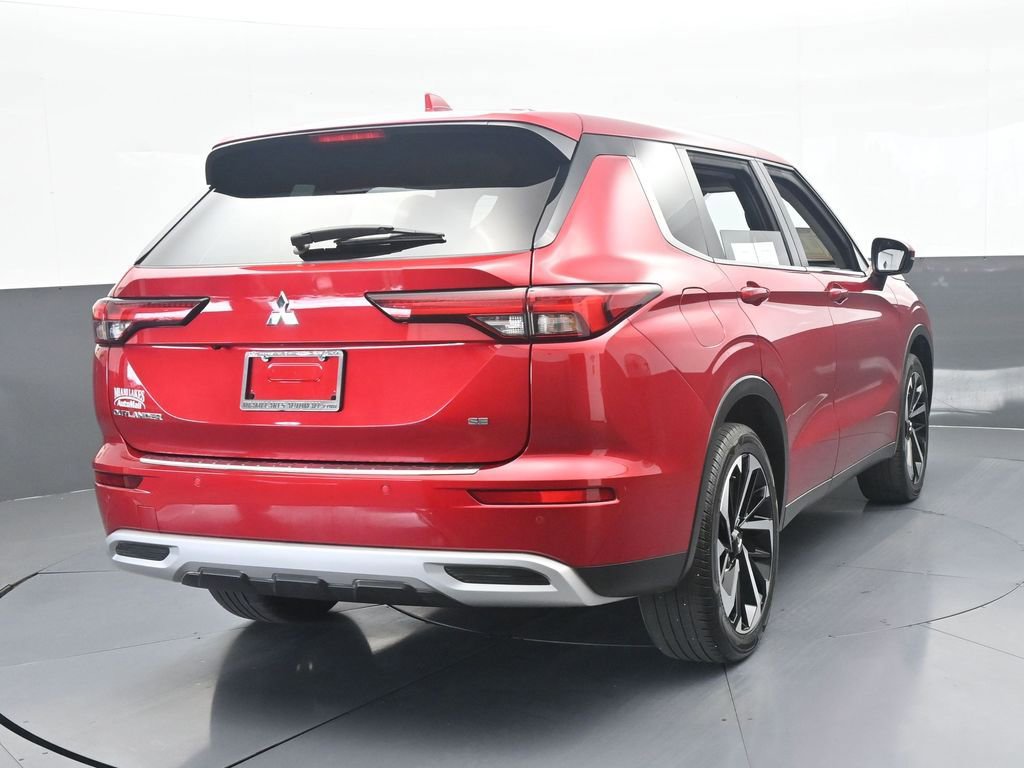 Used 2024 Mitsubishi Outlander SE Black Edition FWD image 5