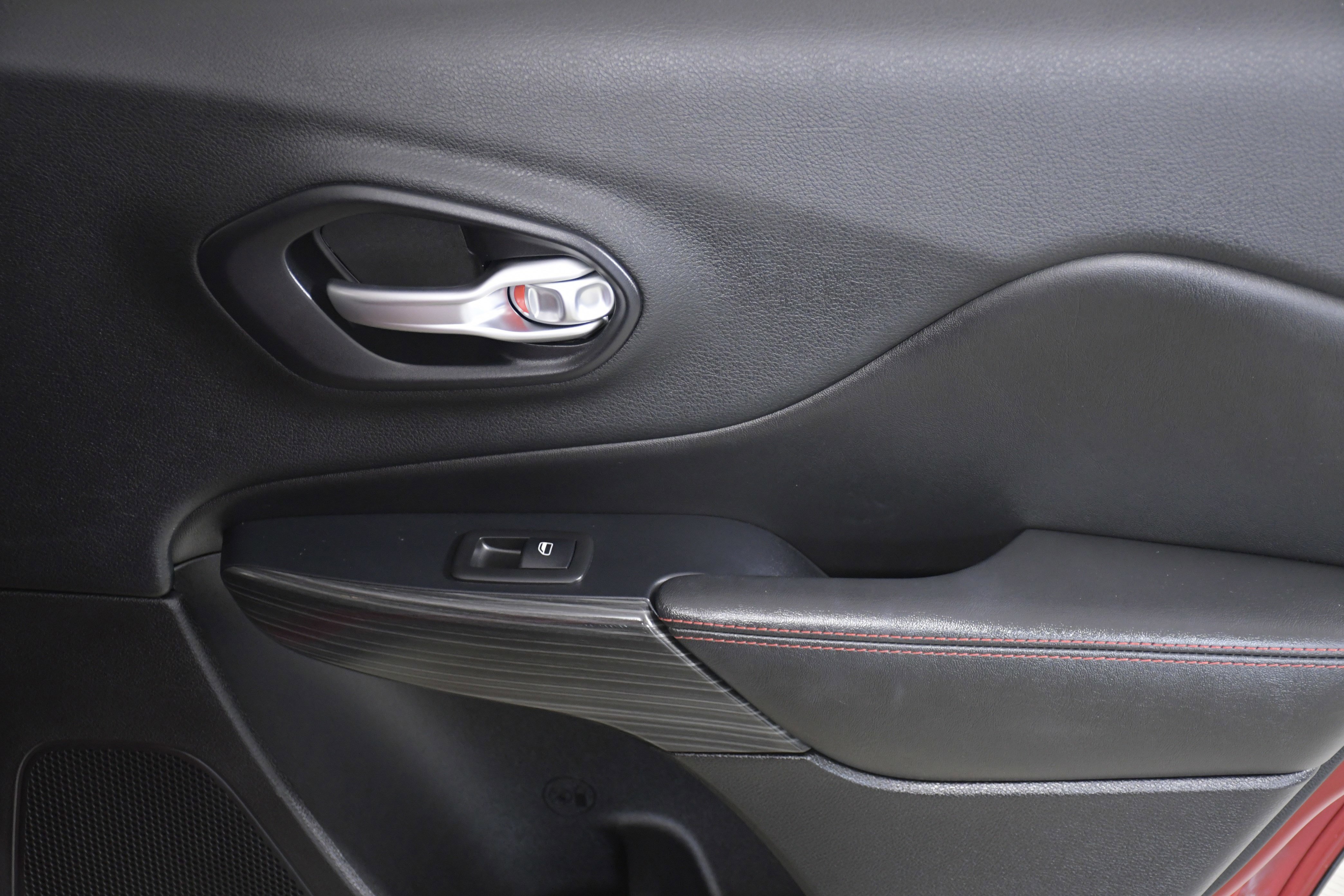 Used 2016 Jeep Cherokee Trailhawk w/ Comfort/Convenience Group image 27