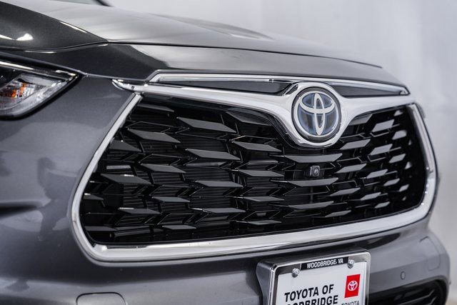 Used 2024 Toyota Highlander Platinum image 11