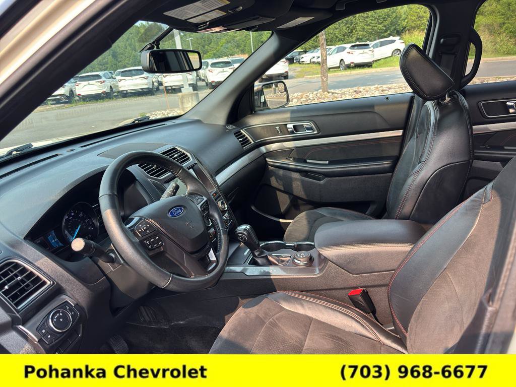 Used 2018 Ford Explorer XLT w/ Equipment Group 202A AWD/4WD image 20