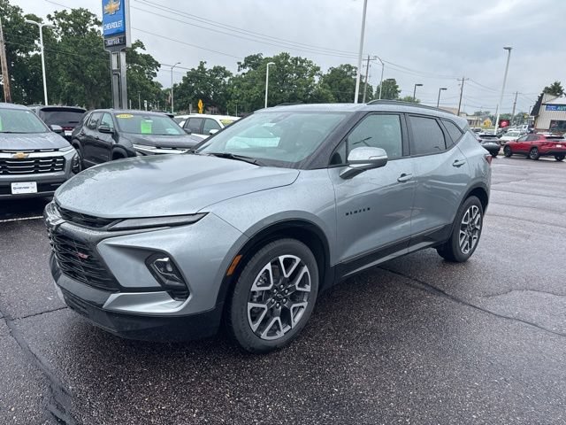 Used 2025 Chevrolet Blazer RS w/ Enhanced Convenience Package AWD/4WD image 3