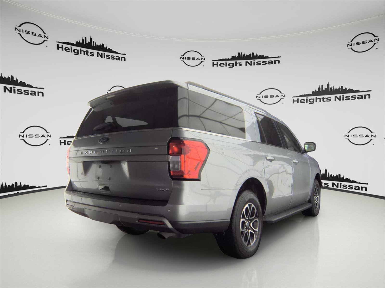 Used 2024 Ford Expedition Max XLT image 6