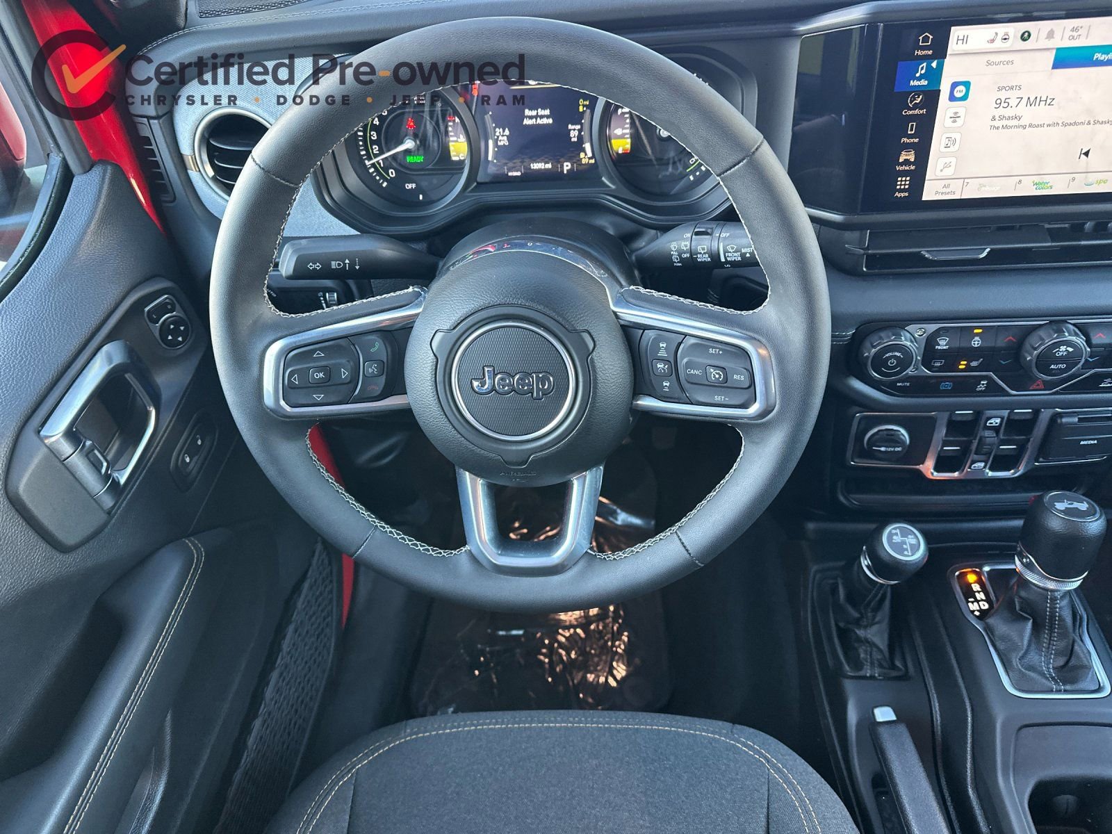 Used 2025 Jeep Wrangler Unlimited Sahara image 15